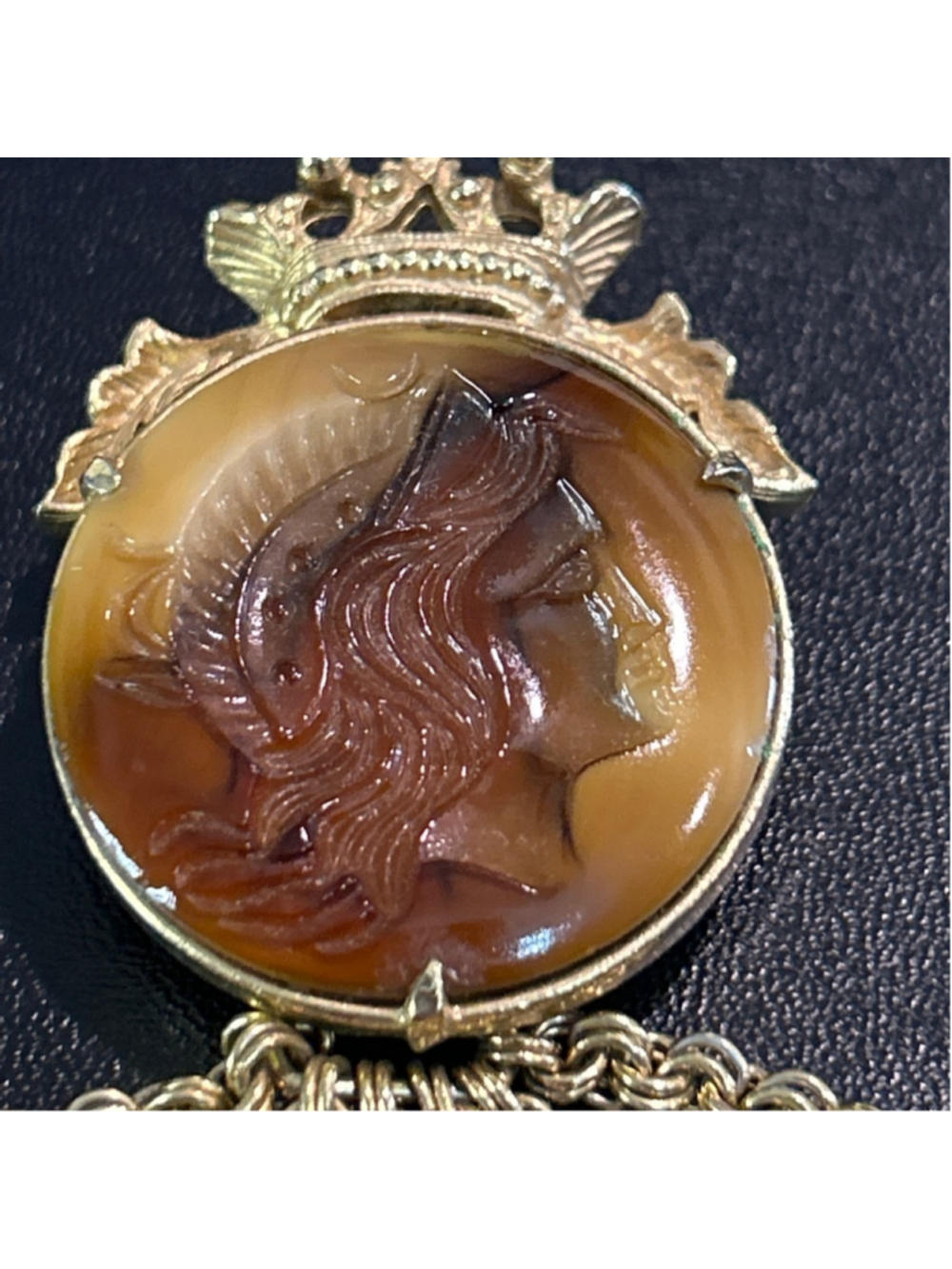 Women's vintage Florenza Gold & Brown intaglio Cameo Brooch with Coin Dangles - Picture 3 of 9